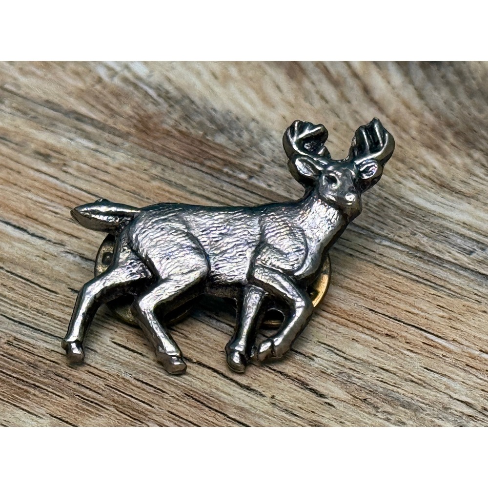 Vintage 1983 MM Limited Chicago Pewter Whitetail Buck Deer Lapel Pin 1.25" Retro